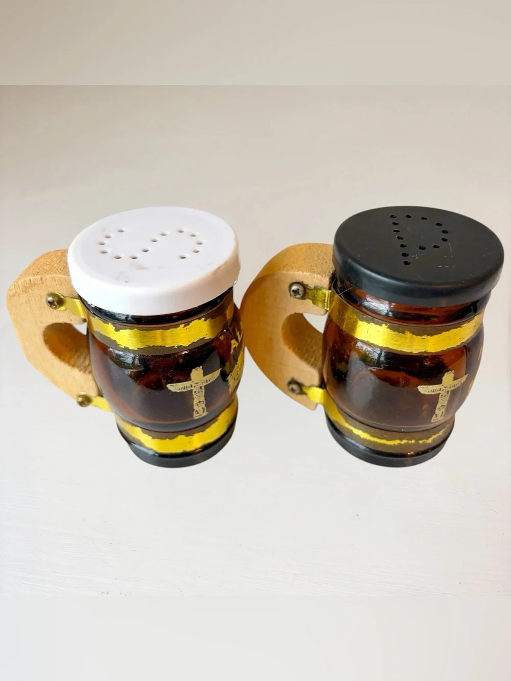 Vintage Alaska souvenir salt & pepper shakers. Made in Taiwan